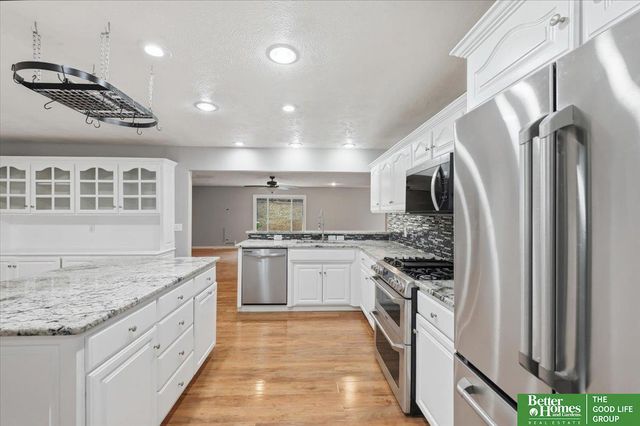 1114 Hackney Drive, Papillion, NE 68046