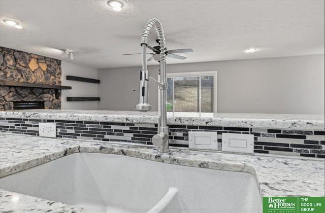 1114 Hackney Drive, Papillion, NE 68046