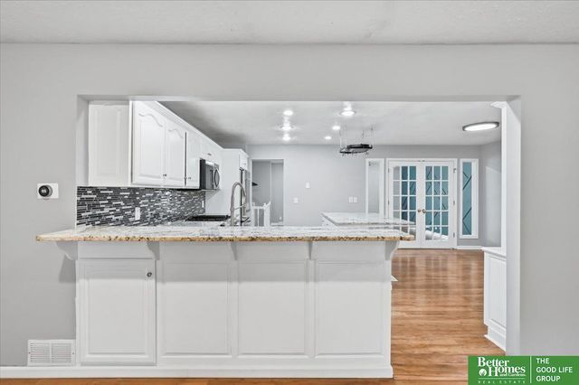 1114 Hackney Drive, Papillion, NE 68046