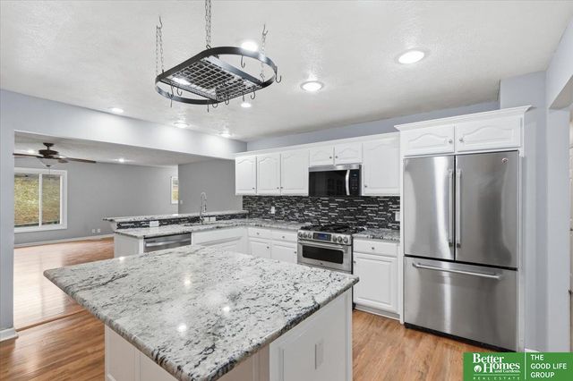 1114 Hackney Drive, Papillion, NE 68046