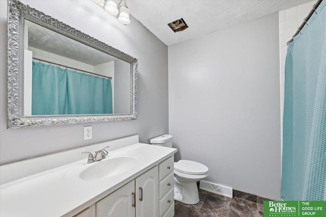 1114 Hackney Drive, Papillion, NE 68046