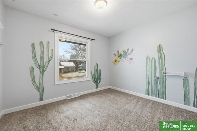 1114 Hackney Drive, Papillion, NE 68046