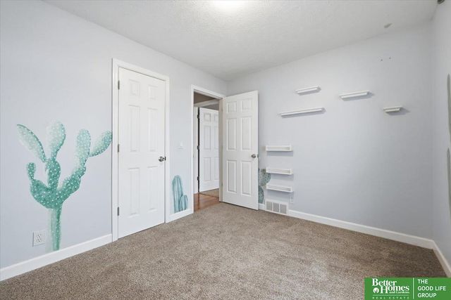 1114 Hackney Drive, Papillion, NE 68046