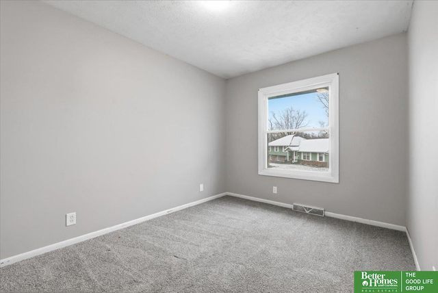 1114 Hackney Drive, Papillion, NE 68046