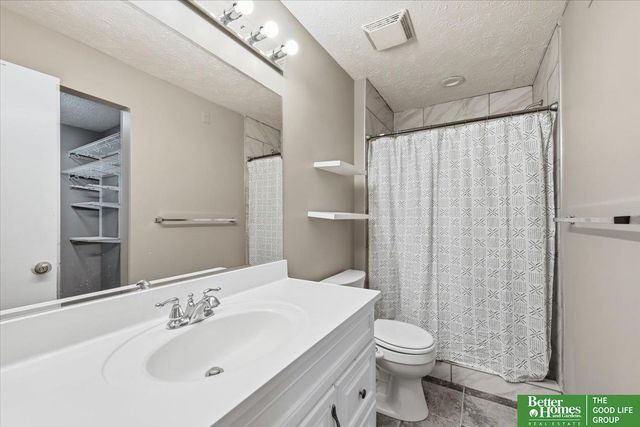 1114 Hackney Drive, Papillion, NE 68046