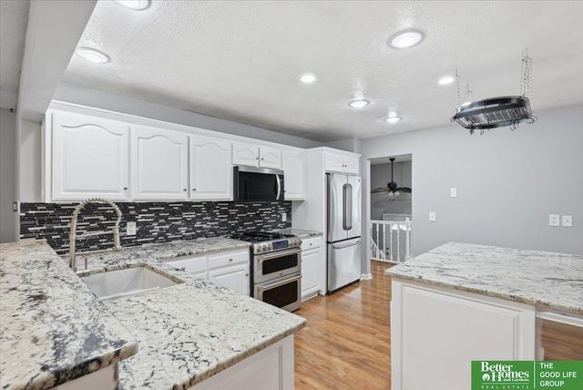 1114 Hackney Drive, Papillion, NE 68046