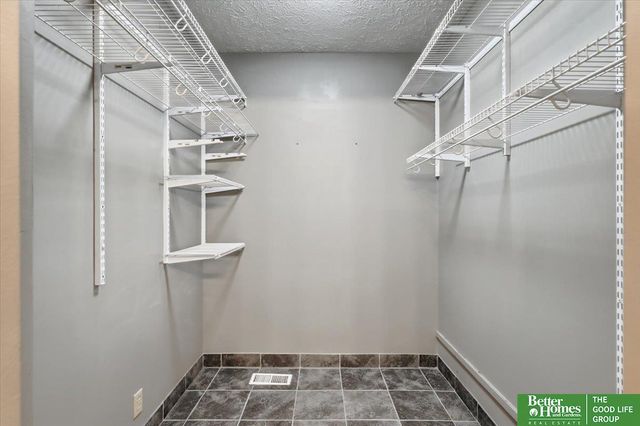 1114 Hackney Drive, Papillion, NE 68046