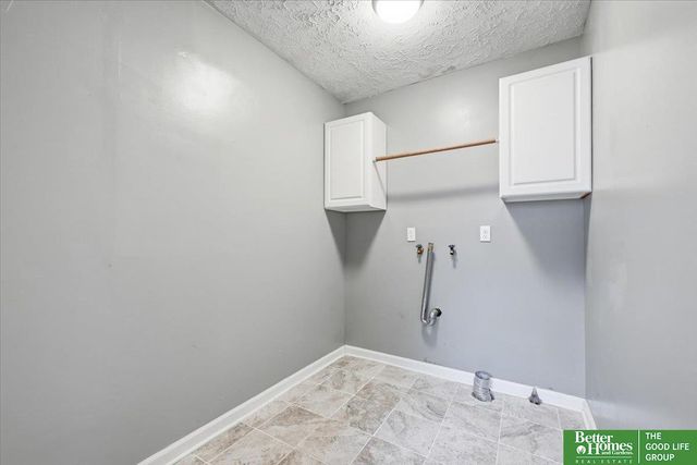 1114 Hackney Drive, Papillion, NE 68046