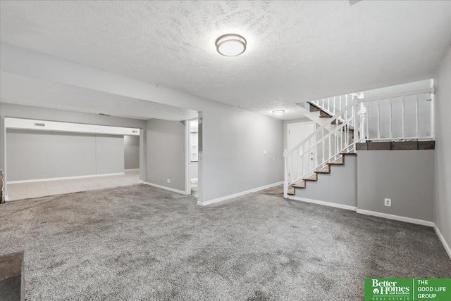 1114 Hackney Drive, Papillion, NE 68046