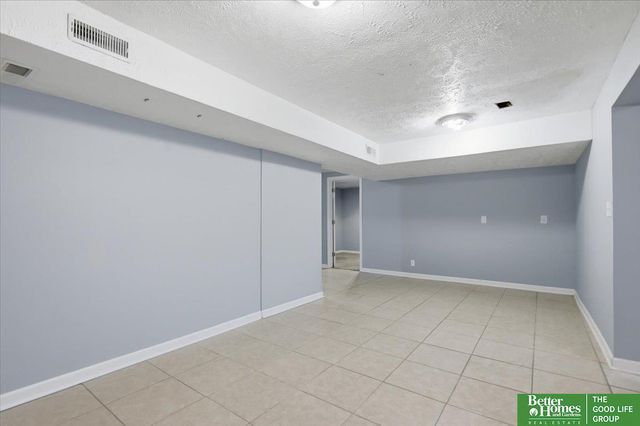 1114 Hackney Drive, Papillion, NE 68046