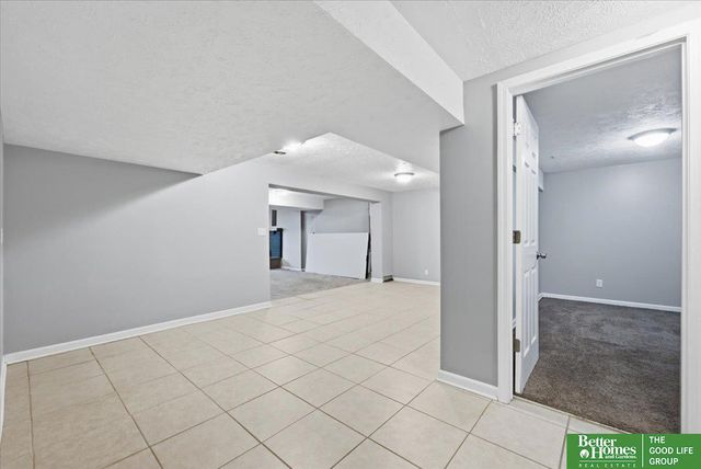 1114 Hackney Drive, Papillion, NE 68046