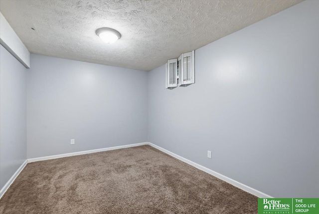 1114 Hackney Drive, Papillion, NE 68046