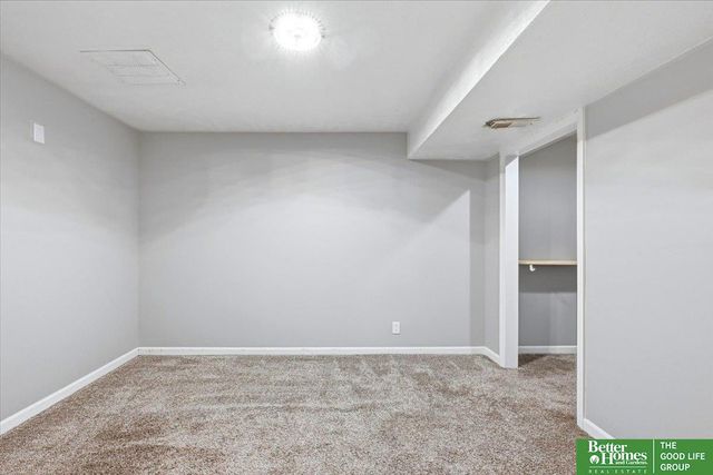 1114 Hackney Drive, Papillion, NE 68046