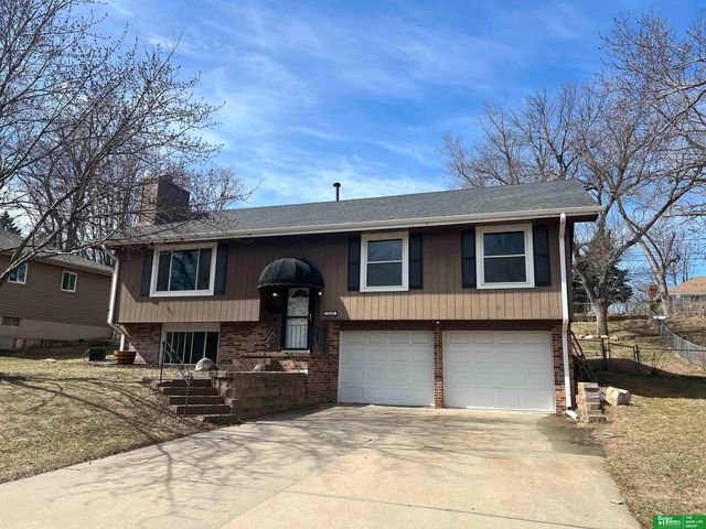 1114 Hackney Drive, Papillion, NE 68046