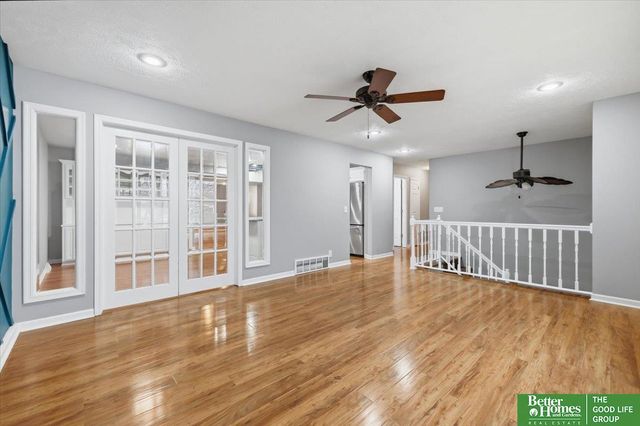 1114 Hackney Drive, Papillion, NE 68046