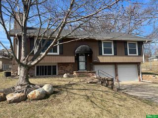 1114 Hackney Drive, Papillion, NE 68046