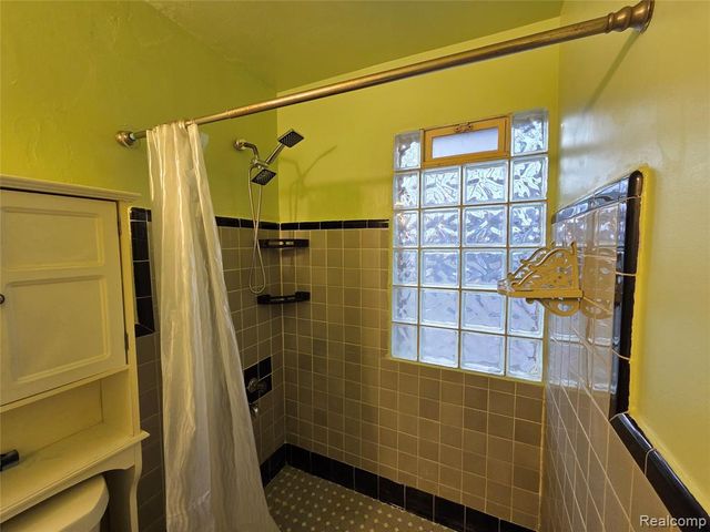 20409 Yonka Street, Detroit, MI 48234