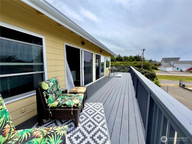 200 Ocean Lake Way NW, Ocean Shores, WA 98569
