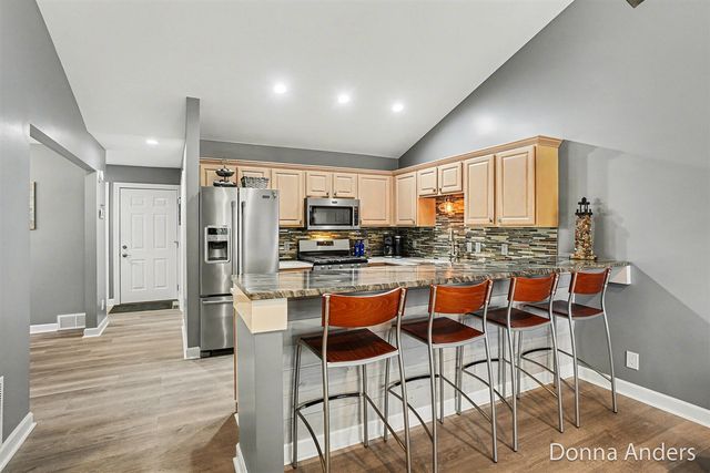 17595 Park Place Circle, Spring Lake, MI 49456