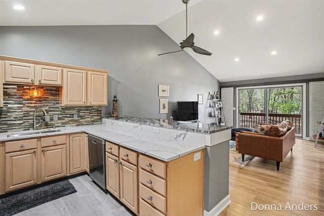 17595 Park Place Circle, Spring Lake, MI 49456