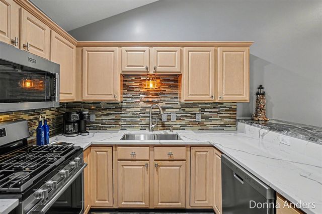 17595 Park Place Circle, Spring Lake, MI 49456