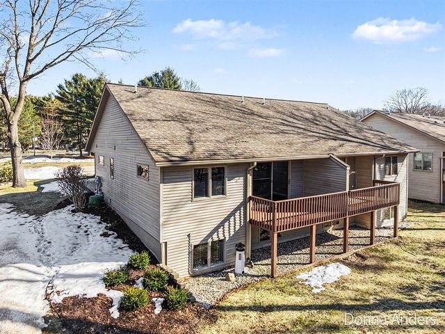 17595 Park Place Circle, Spring Lake, MI 49456