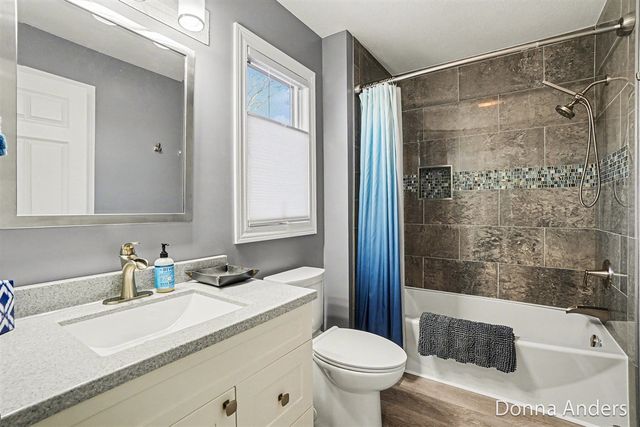 17595 Park Place Circle, Spring Lake, MI 49456