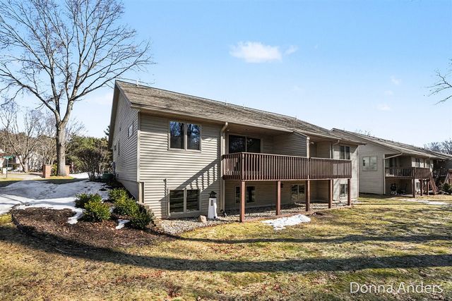 17595 Park Place Circle, Spring Lake, MI 49456