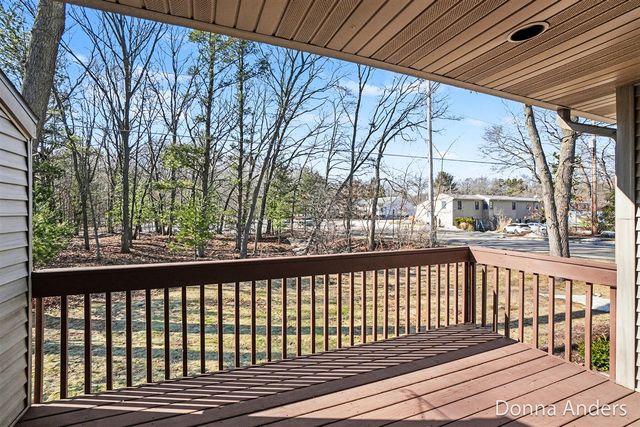 17595 Park Place Circle, Spring Lake, MI 49456