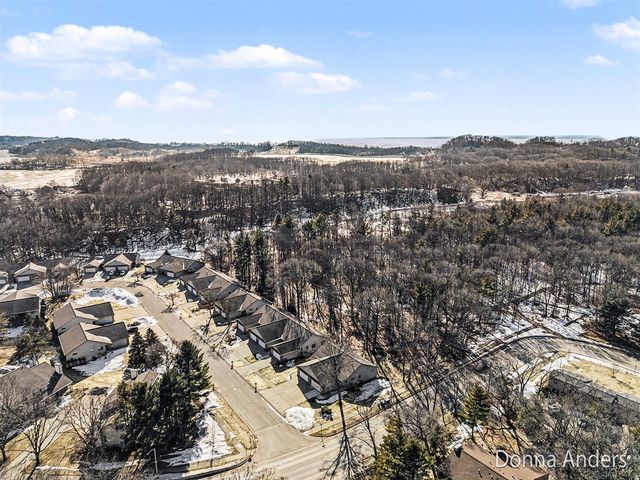 17595 Park Place Circle, Spring Lake, MI 49456