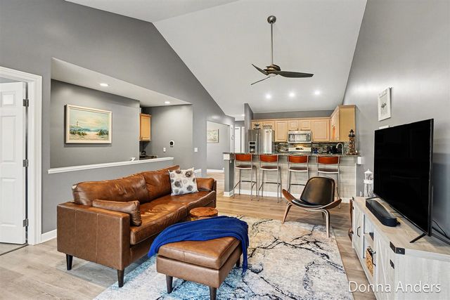 17595 Park Place Circle, Spring Lake, MI 49456