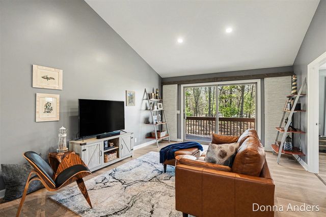 17595 Park Place Circle, Spring Lake, MI 49456