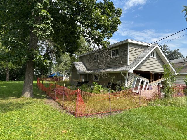 26426 W Grapevine Avenue, Antioch, IL 60002