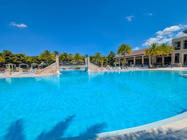 8723 NW 102nd Pl, Doral, FL 33178