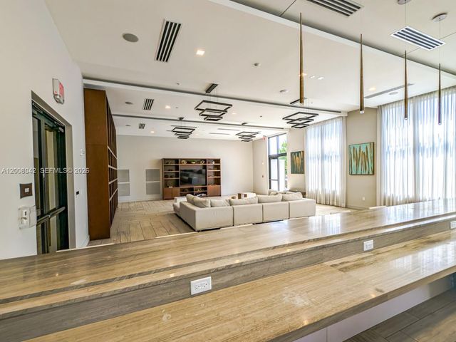 8723 NW 102nd Pl, Doral, FL 33178