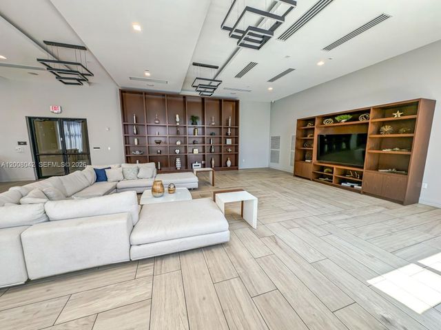 8723 NW 102nd Pl, Doral, FL 33178