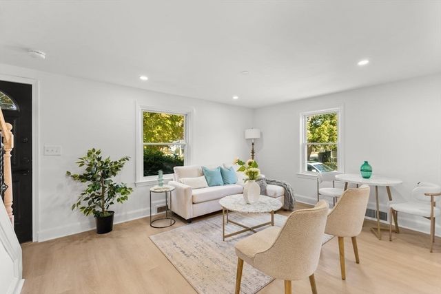 26 Lamb St, Attleboro, MA 02703