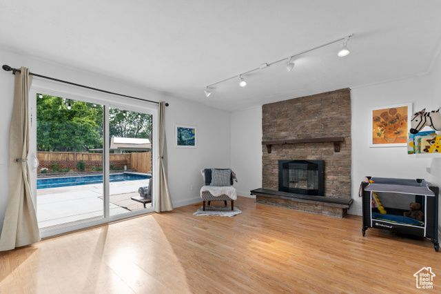 1616 E WATERS LN, Sandy, UT 84093