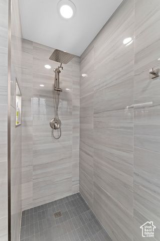 1616 E WATERS LN, Sandy, UT 84093