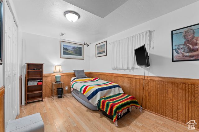 1616 E WATERS LN, Sandy, UT 84093