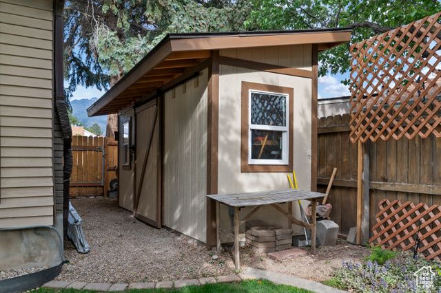 1616 E WATERS LN, Sandy, UT 84093