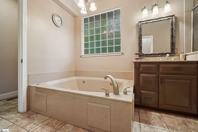 100 Paris Glen Way, Greenville, SC 29609