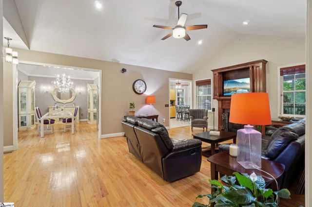 100 Paris Glen Way, Greenville, SC 29609