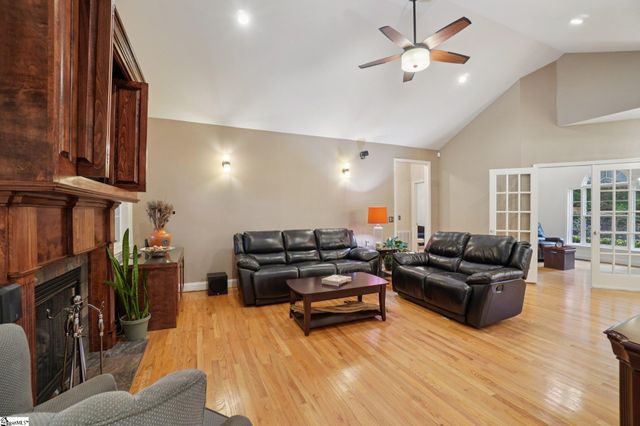100 Paris Glen Way, Greenville, SC 29609