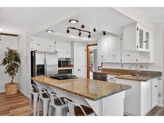 69238 E FAIRWAY Ave, Welches, OR 97067