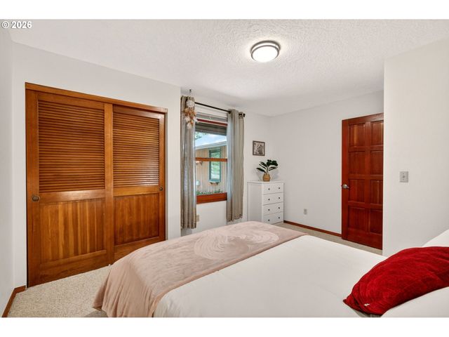 69238 E FAIRWAY Ave, Welches, OR 97067