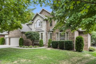 915 East Ironbridge Circle South, Springfield, MO 65810