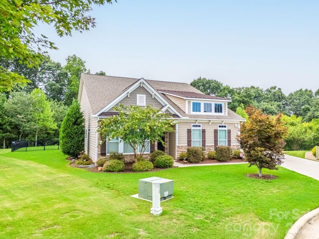 229 Hunters Hill Drive, Statesville, NC 28677