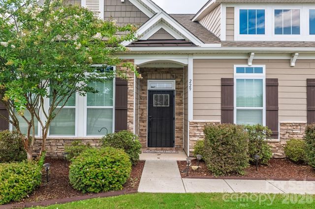229 Hunters Hill Drive, Statesville, NC 28677