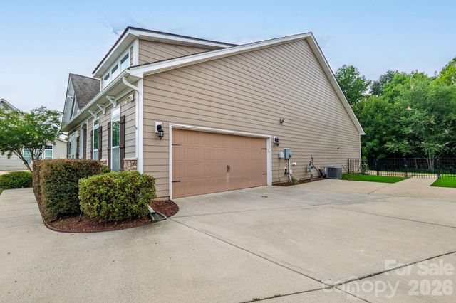 229 Hunters Hill Drive, Statesville, NC 28677